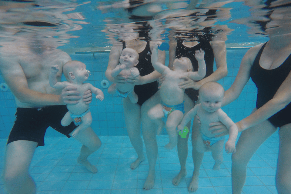 Baby svømning