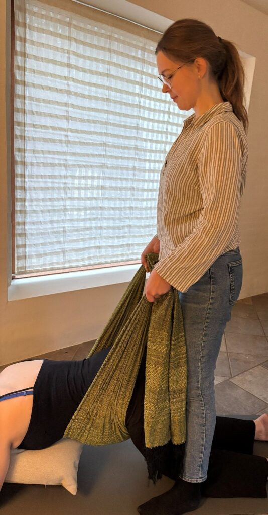 Jordemoderkonsultation med fødselsforberedende akupunktur og massage el Rebozo. 36+0